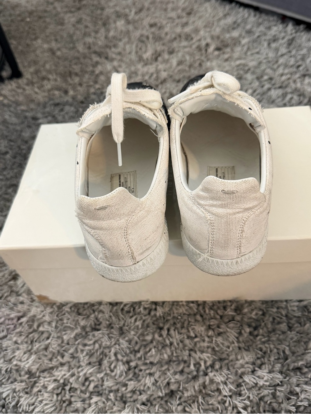 Maison Martin Margiela Rellplica White and Black Paint-Splash Low-Top Sneake - Picture 6 of 11